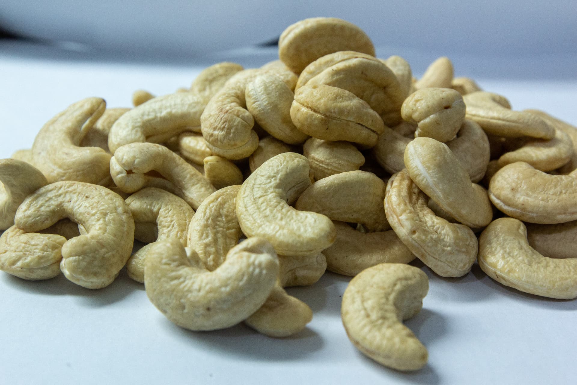 Amandes de cajou décortiquées, prêtes à être torréfiées